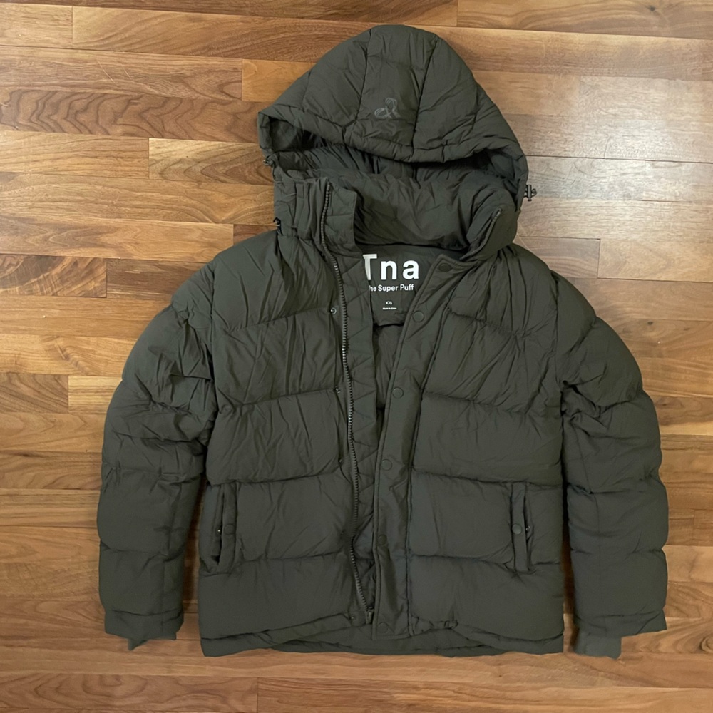 Aritzia Super Puff in Military Green